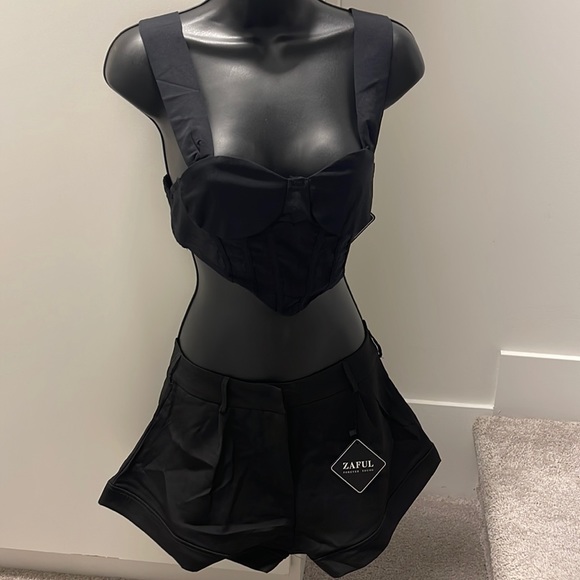 Woman’s ZAFUL Outfit - Picture 1 of 5